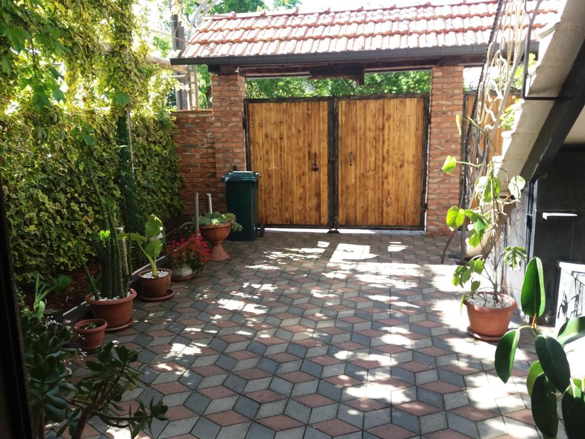 Apartment B O R A Zqaltubo Exterior foto